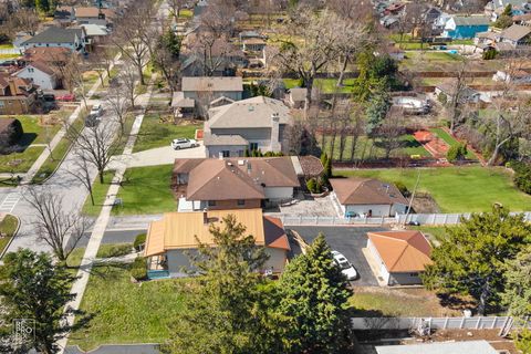 Tiny photo for 221 E Grantley Avenue, Elmhurst, IL 60126 (MLS # 12609510)