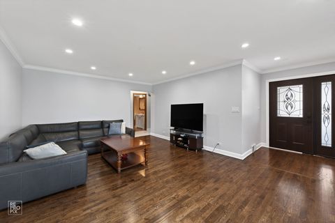 Tiny photo for 221 E Grantley Avenue, Elmhurst, IL 60126 (MLS # 12609510)