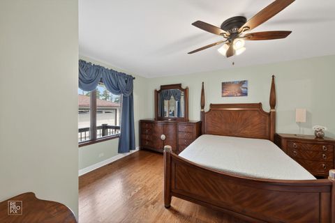 Tiny photo for 221 E Grantley Avenue, Elmhurst, IL 60126 (MLS # 12609510)