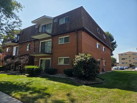 Photo of 10510 Parkside Avenue #7, Chicago Ridge, IL 60415 (MLS # 12483079) Photo of 10510 Parkside Avenue #7, Chicago Ridge, IL 60415 (MLS # 12483079)