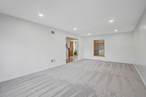 Tiny photo for 1323 S Roselle Road, Schaumburg, IL 60193 (MLS # 12554029)