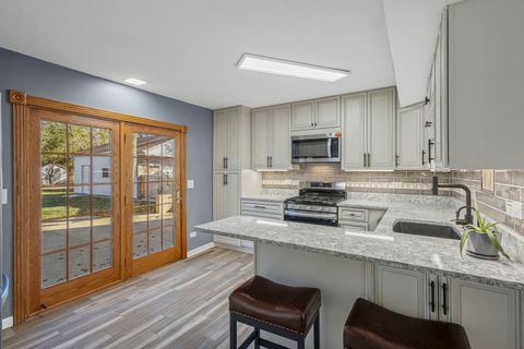 Tiny photo for 1323 S Roselle Road, Schaumburg, IL 60193 (MLS # 12554029)