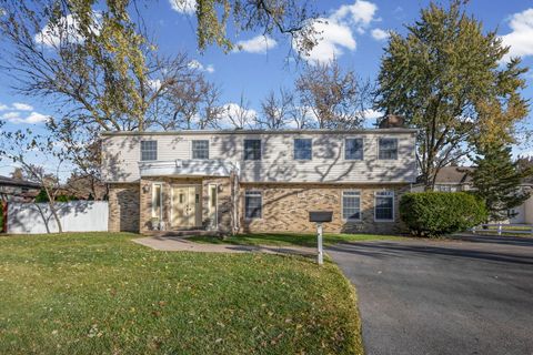 Tiny photo for 1323 S Roselle Road, Schaumburg, IL 60193 (MLS # 12554029)