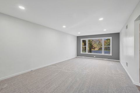 Tiny photo for 1323 S Roselle Road, Schaumburg, IL 60193 (MLS # 12554029)