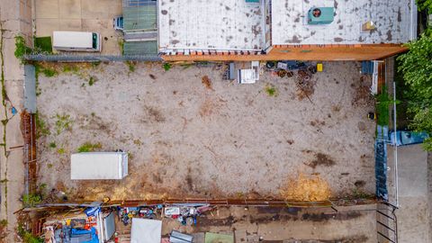 4718 W Le Moyne Street Chicago IL 60651