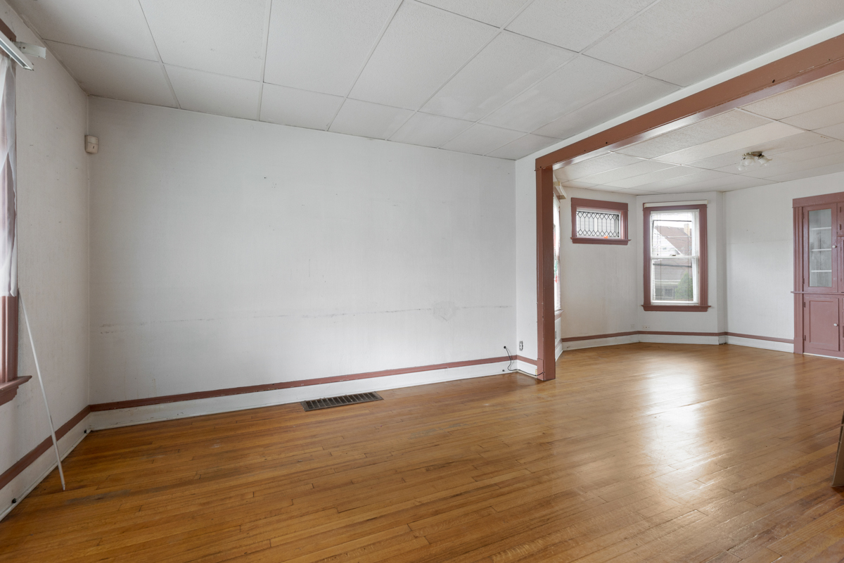 5111 W 22nd Place
