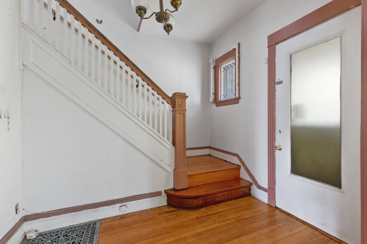 5111 W 22nd Place
