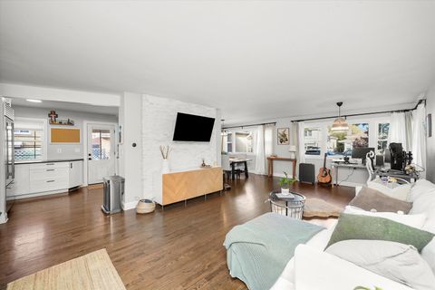 Tiny photo for 3801 W Sherwin Avenue, Lincolnwood, IL 60712 (MLS # 12509022)