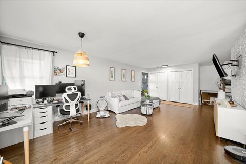 Tiny photo for 3801 W Sherwin Avenue, Lincolnwood, IL 60712 (MLS # 12509022)