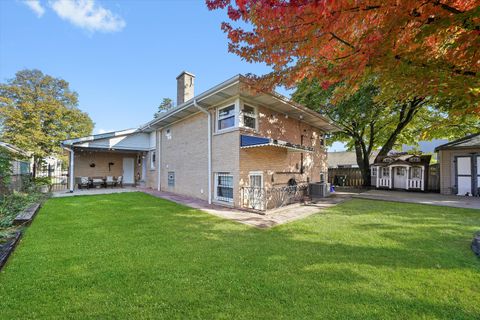 Tiny photo for 3801 W Sherwin Avenue, Lincolnwood, IL 60712 (MLS # 12509022)