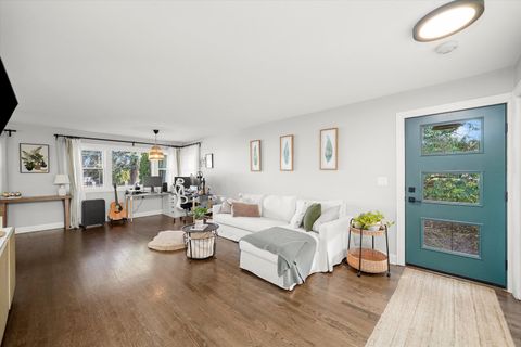 Tiny photo for 3801 W Sherwin Avenue, Lincolnwood, IL 60712 (MLS # 12509022)