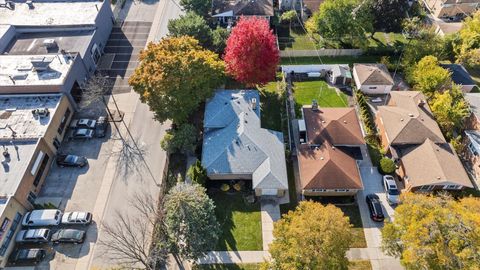 Tiny photo for 3801 W Sherwin Avenue, Lincolnwood, IL 60712 (MLS # 12509022)