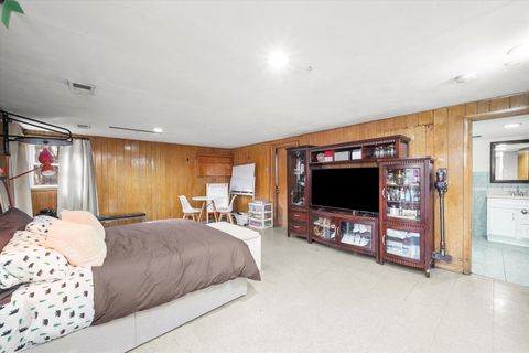 Tiny photo for 3801 W Sherwin Avenue, Lincolnwood, IL 60712 (MLS # 12509022)