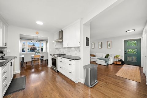 Tiny photo for 3801 W Sherwin Avenue, Lincolnwood, IL 60712 (MLS # 12509022)