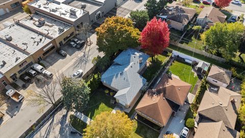 Tiny photo for 3801 W Sherwin Avenue, Lincolnwood, IL 60712 (MLS # 12509022)