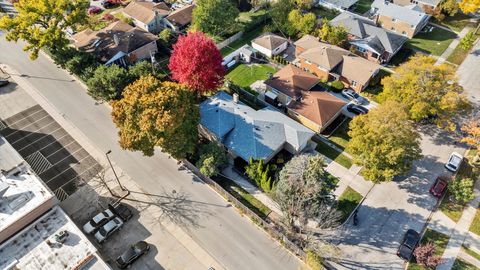 Tiny photo for 3801 W Sherwin Avenue, Lincolnwood, IL 60712 (MLS # 12509022)