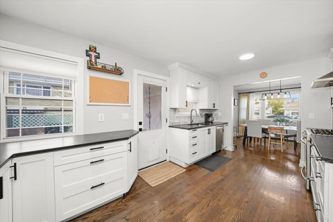 Tiny photo for 3801 W Sherwin Avenue, Lincolnwood, IL 60712 (MLS # 12509022)