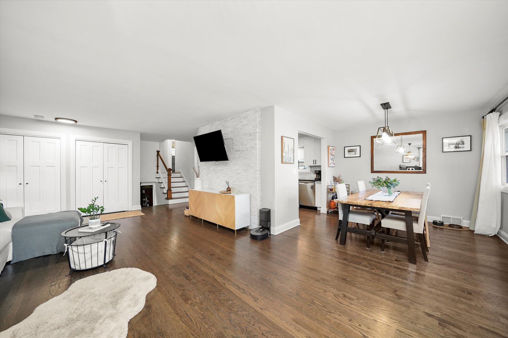 3801 W Sherwin Avenue