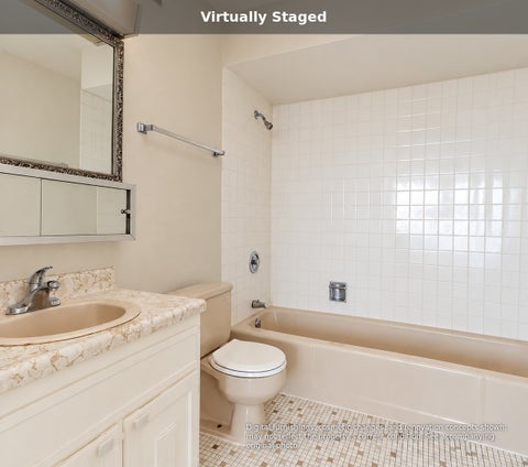 Tiny photo for 20 N Tower Road #8G, Oak Brook, IL 60523 (MLS # 12757162)