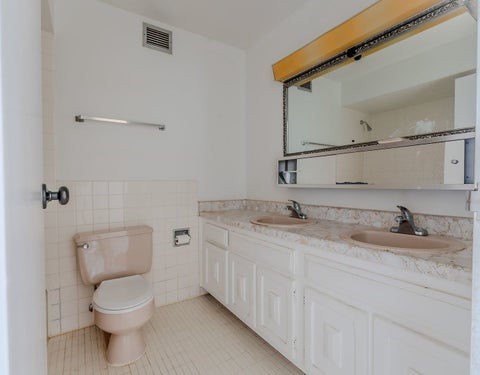 Tiny photo for 20 N Tower Road #8G, Oak Brook, IL 60523 (MLS # 12757162)