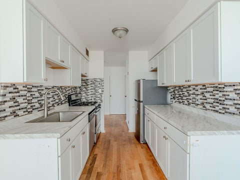 Tiny photo for 20 N Tower Road #8G, Oak Brook, IL 60523 (MLS # 12757162)