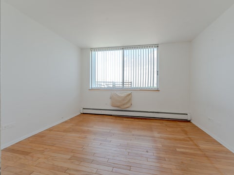 Tiny photo for 20 N Tower Road #8G, Oak Brook, IL 60523 (MLS # 12757162)