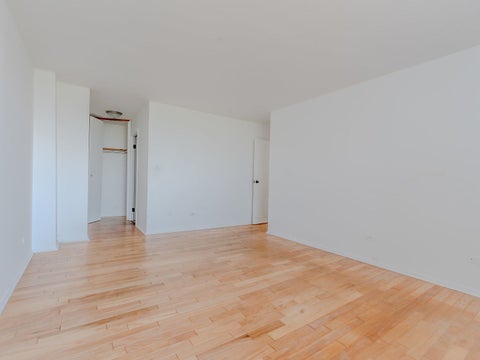 Tiny photo for 20 N Tower Road #8G, Oak Brook, IL 60523 (MLS # 12757162)