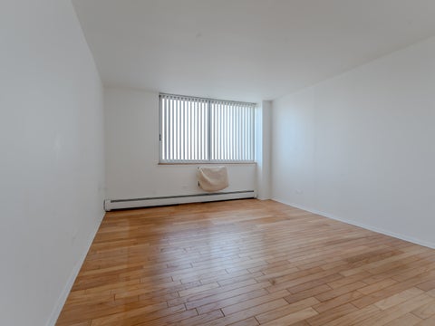 Tiny photo for 20 N Tower Road #8G, Oak Brook, IL 60523 (MLS # 12757162)