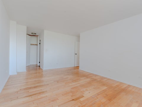 Tiny photo for 20 N Tower Road #8G, Oak Brook, IL 60523 (MLS # 12757162)