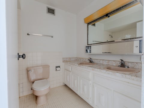 Tiny photo for 20 N Tower Road #8G, Oak Brook, IL 60523 (MLS # 12757162)