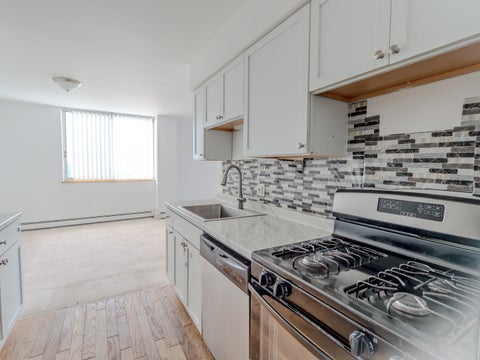 Tiny photo for 20 N Tower Road #8G, Oak Brook, IL 60523 (MLS # 12757162)