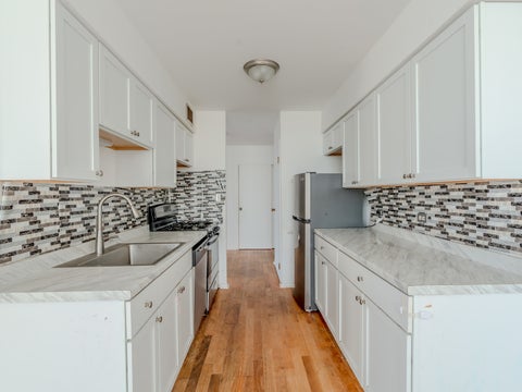 Tiny photo for 20 N Tower Road #8G, Oak Brook, IL 60523 (MLS # 12757162)