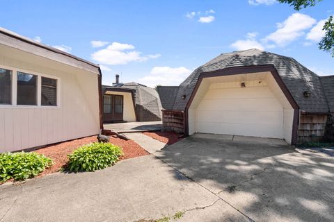 A home in Willowbrook