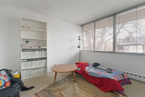 Tiny photo for 300 N Maple Avenue, Oak Park, IL 60302 (MLS # 12570157)