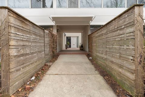 Tiny photo for 300 N Maple Avenue, Oak Park, IL 60302 (MLS # 12570157)