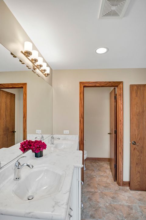 Tiny photo for 1535 S Douglas Avenue, Arlington Heights, IL 60005 (MLS # 12456002)