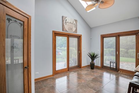 Tiny photo for 1535 S Douglas Avenue, Arlington Heights, IL 60005 (MLS # 12456002)