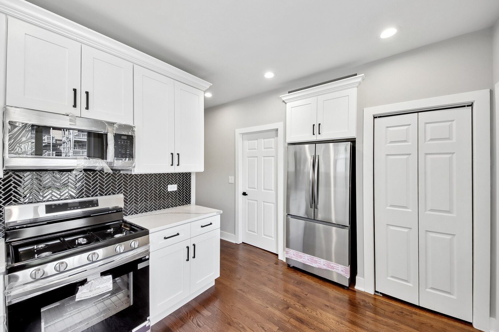 853 N Laramie Avenue