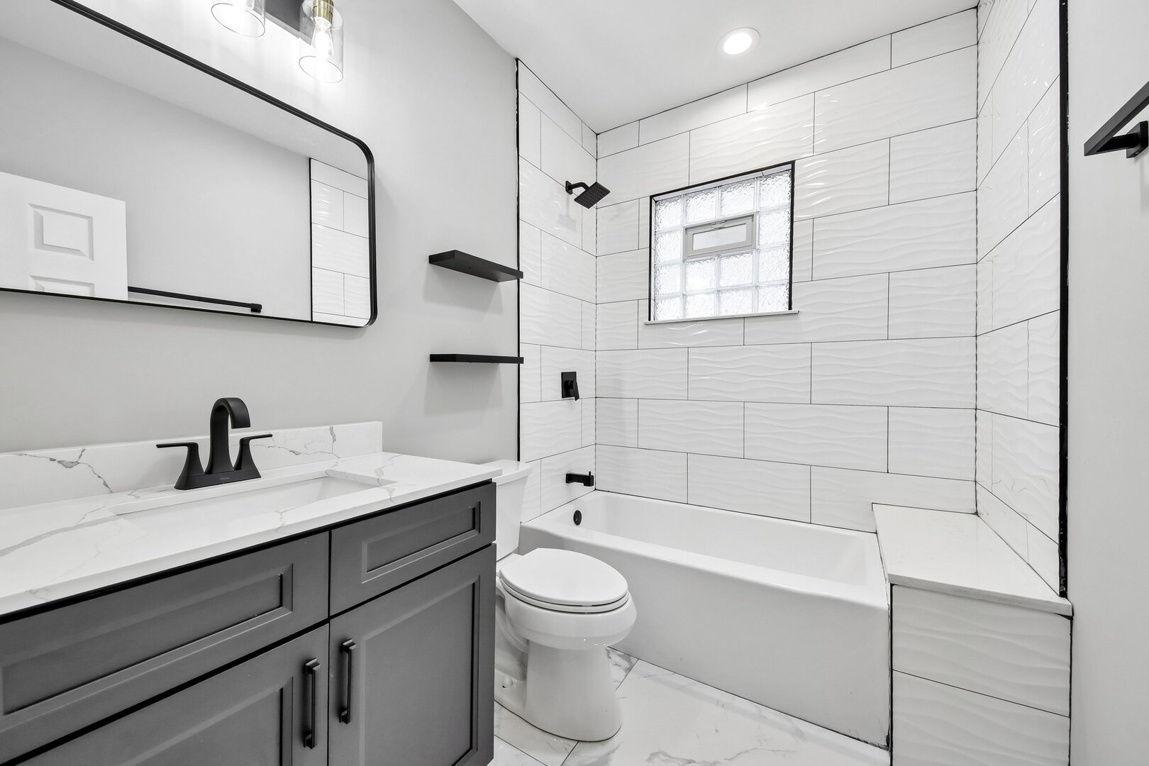 853 N Laramie Avenue