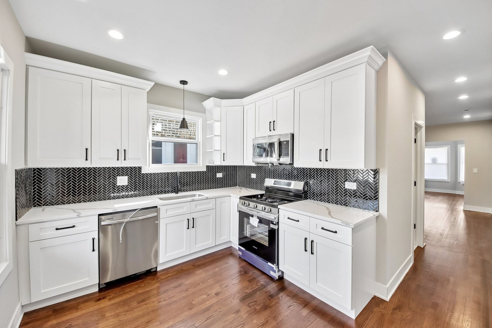 853 N Laramie Avenue