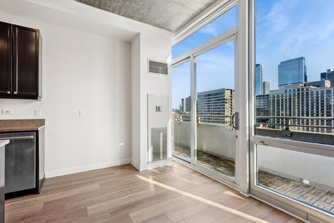 Tiny photo for 737 W Washington Boulevard #1003, Chicago, IL 60661 (MLS # 12615225)