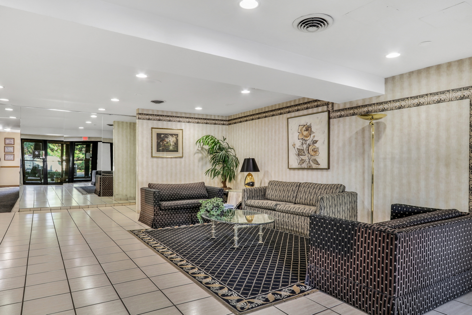 7601 N Lincoln Avenue 511