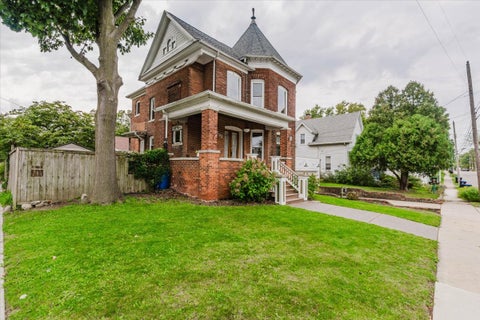 Tiny photo for 302 W Wood Street, Bloomington, IL 61701 (MLS # 12771205)