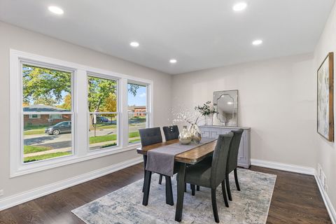 Tiny photo for 241 N Hamlin Avenue, Park Ridge, IL 60068 (MLS # 12509158)