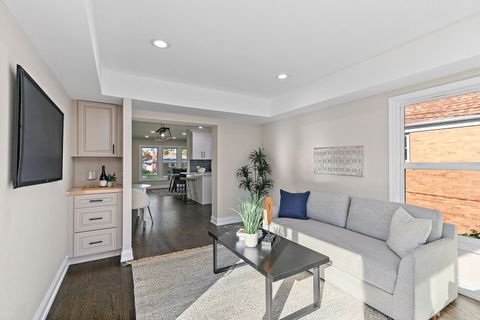 Tiny photo for 241 N Hamlin Avenue, Park Ridge, IL 60068 (MLS # 12509158)