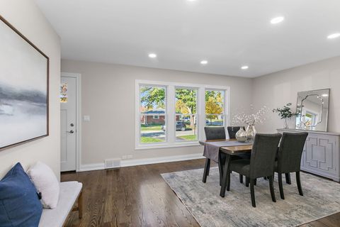 Tiny photo for 241 N Hamlin Avenue, Park Ridge, IL 60068 (MLS # 12509158)