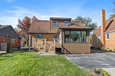 Tiny photo for 241 N Hamlin Avenue, Park Ridge, IL 60068 (MLS # 12509158)
