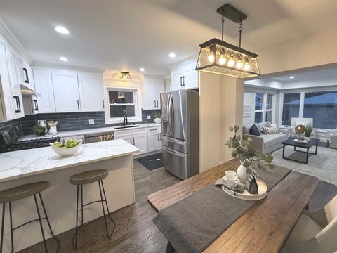 Tiny photo for 241 N Hamlin Avenue, Park Ridge, IL 60068 (MLS # 12509158)