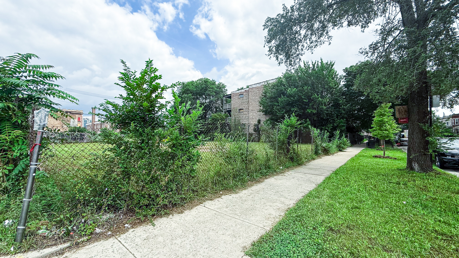 3942 W Gladys Avenue