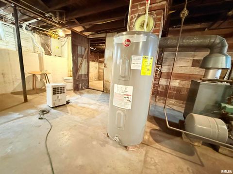 Tiny photo for 18 S MILL Street, Harrisburg, IL 62946 (MLS # EB460050)